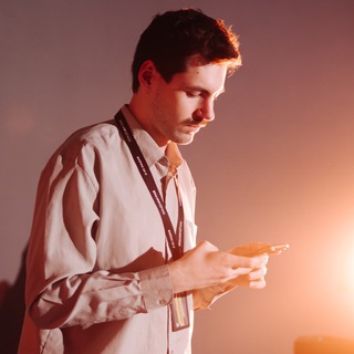 Логотип @nomodernlad - Джонни хочет знать ✌🏻😋