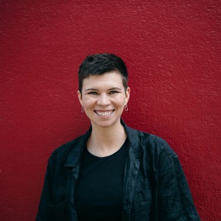 Логотип @noncompact - Некомпактная