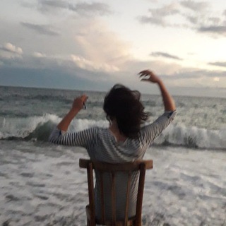 Логотип @nora_giloian - Элеонора пишет