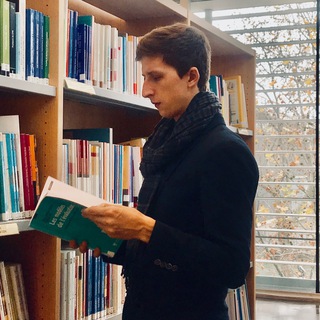 Логотип @notesdedenis - Заметки из Парижа 📝