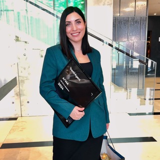 Логотип @novostroyki_54 - Недвижимость с Региной Белых