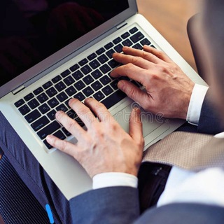 Логотип @novostynakolenke - Новости на коленке.