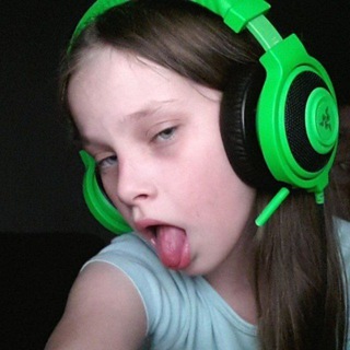 Логотип @nusexca - генг холо бенг від йогурта