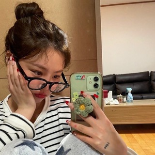 Логотип @oboi_wallpaper_kpop - обои на телефон