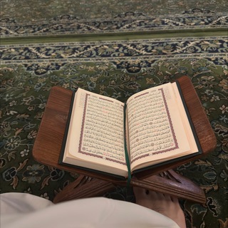 Логотип @obshinakorana - أهل القرآن