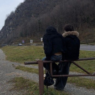 Логотип @october_list - октябрь, грей меня 🍂☕️