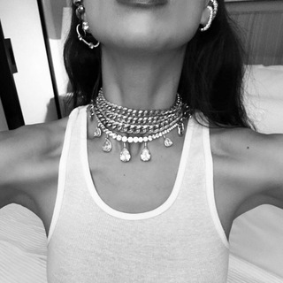 Логотип @odezdakhv - Одежда и украшения ручной работы Хабаровск ✨