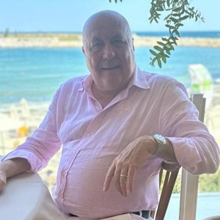 Логотип @officialcharliewardfriends - Charlie Ward & Friends