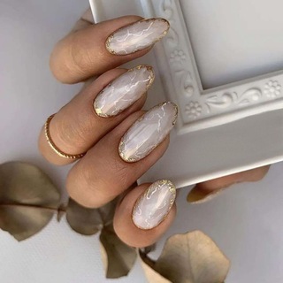 Логотип @oh_manikurchik - Идеи маникюра 💅🏻