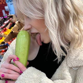 Логотип @olgasexyblonda - Молодая и развратная Оля 😈