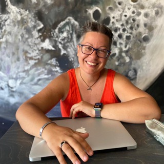 Логотип @olgaskrebeyko - Ольга Скребейко читает