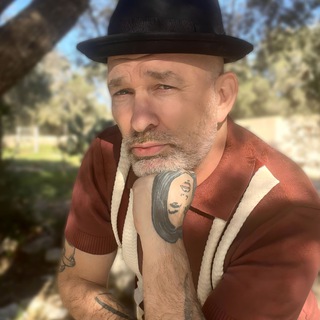 Логотип @oliverflesch - 1984 – Das Magazin