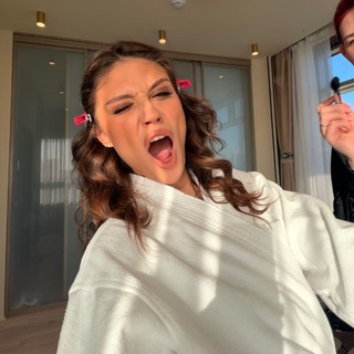 Логотип @olyasharypova - хорошая/плохая Оля