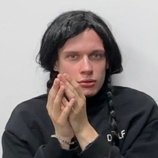 Логотип @onebaton - батон хлэба