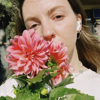 Логотип @oneginasty - oneginasty.daily