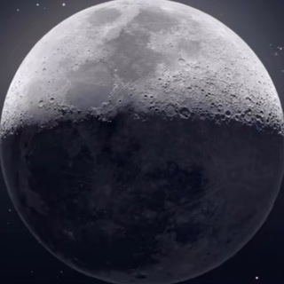 Логотип @onnthemoon - moon