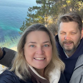 Логотип @onuchinsfamily - 😇ЖИТЬ В КАЙФ с Онучиными Ольгой и Валерием.