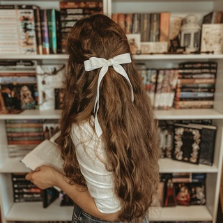 Логотип @openthebooks - Вика┃откроем книгу