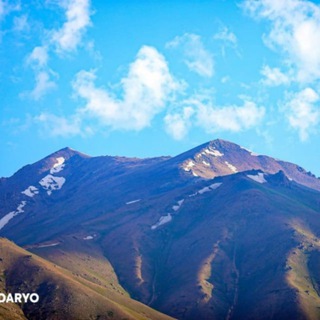 Логотип @oqtepahouse - "OQ TEPA HOUSE" - туризм дарвозаси