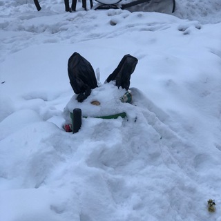 Логотип @orat_suda - Универсально орать сюда