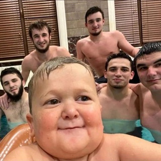 Логотип @pankiteam - тянки, панки, два ствола