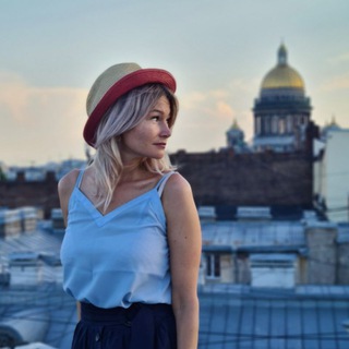 Логотип @paradnaya_ghost - Парадная гостья