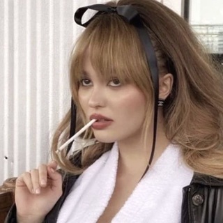 Логотип @pariscantwait - Paris can’t wait 💌