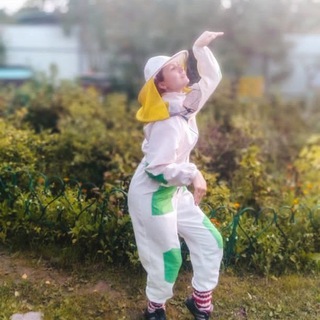 Логотип @pcheli_oli - ПЧЁЛЫ ОЛИ / НЕТИПИЧНЫЙ ПЧЕЛОВОД / ОЛЬГА КУЛАЖОНОК 🐝