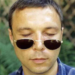 Логотип @pelevin_translate - Пелевин тоже плачет