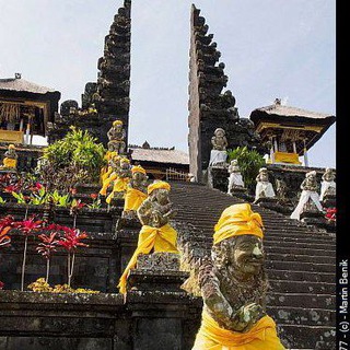 Логотип @peoplebali - People Bali `🕉️