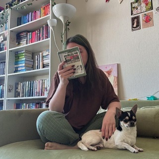 Логотип @pepsikovoe - книжное пёсье логово