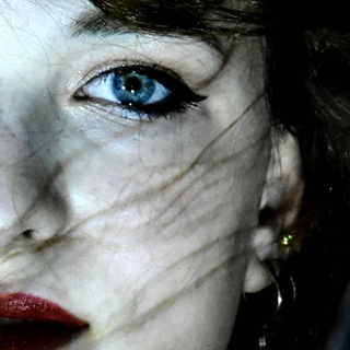 Логотип @perdimonok - Барышня с моноклем