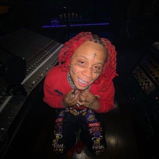 Логотип @perlamute - core room