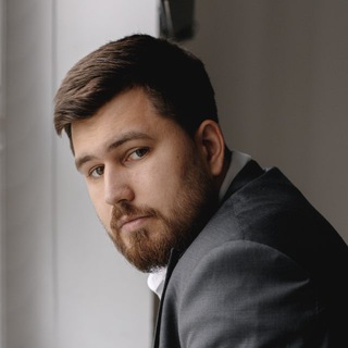 Логотип @perviyslog - Илья Чáмуха | Sample Legal