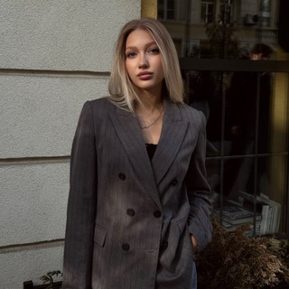 Логотип @peshhkova - peesshkova