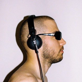 Логотип @petarmarticwearingheadphones - Петар Мартич в наушниках