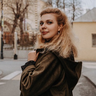 Логотип @petelina_anya - Петелина Аня - фантастический бренд-менеджер издательства «O2»