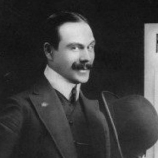 Логотип @peterburgoved - петербурговед