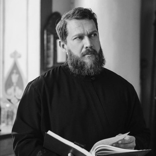 Логотип @petraxenof - Petr Axenoff