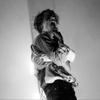 Логотип @petrenko_artemm - lonely star:живущая в тьме твоих мечтаний.