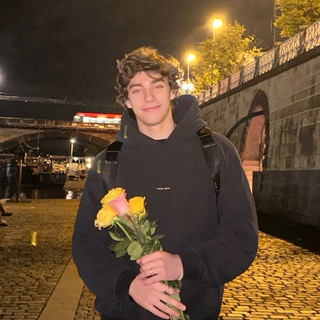 Логотип @petrkarpacho - петя в телеге