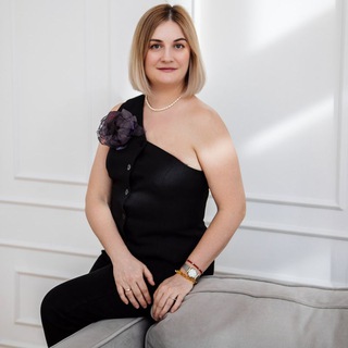 Логотип @petrushkaeco - Ксения Маршова | натуральная косметика | ЭКОлавка "Петрушка"