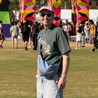 Логотип @petyaploskov - Петя любит жить!