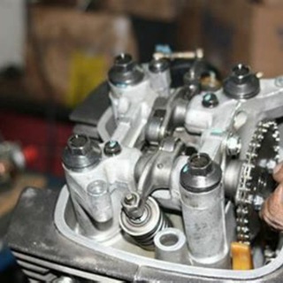 Логотип @piezasyaccesorios - Piezas de autos y motos en Cuba.