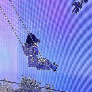 Логотип @plachetvesna - плачет весна