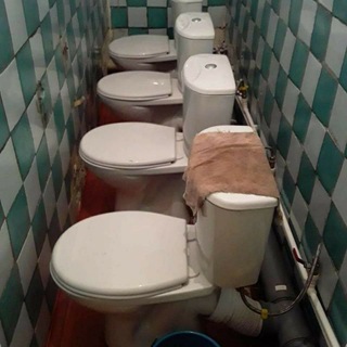 Логотип @platform_toilet - Туалетный юмор как Платформа 🚽