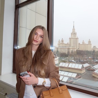 Логотип @plomova - Polina Lomova