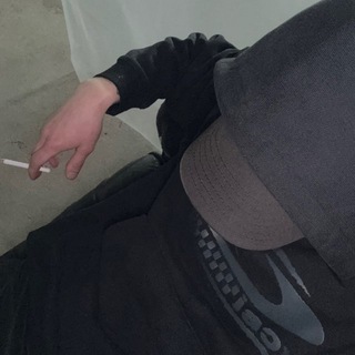 Логотип @plugartti - plugartti