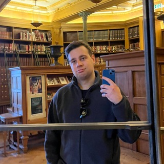 Логотип @pluralistpapers - Метелкин