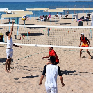 Логотип @plyazhnyjvoleibol - Спортивный центр пляжных видов спорта